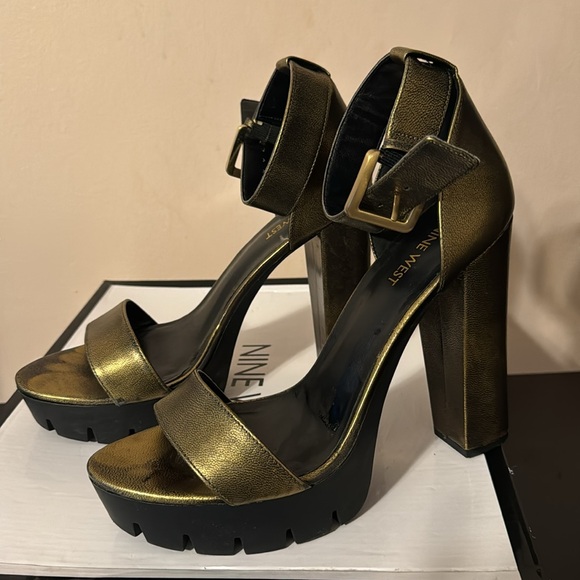 Nine West - Picture 3 of 6